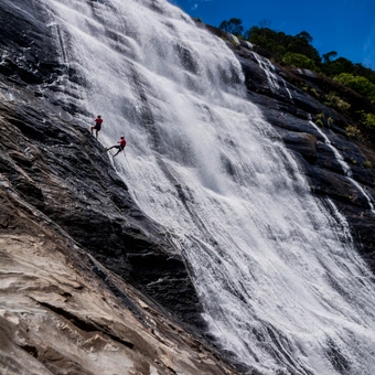 Rapel na cachoeira Carlos Euler