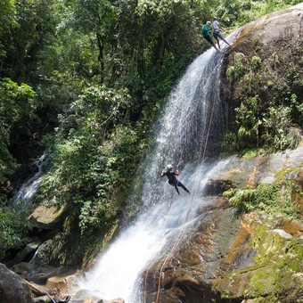 Rapel na Cachoeira do Garrafão