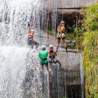 Rapel na Cachoeira da Macumba